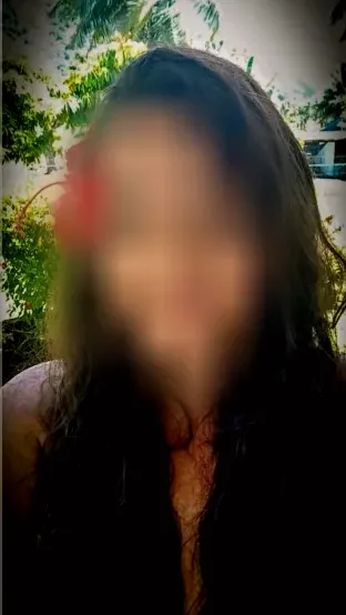 Amina, 40