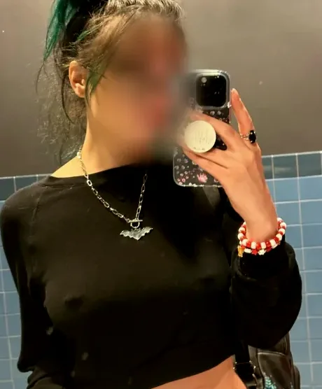 Sanne, 28