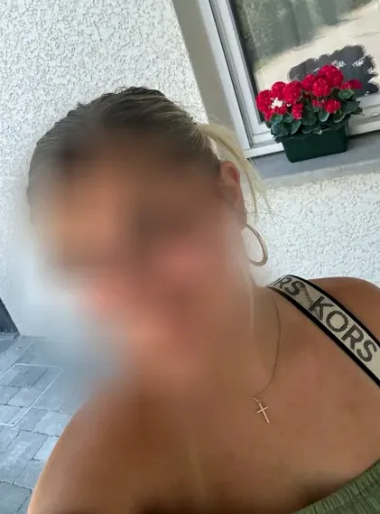 Yasmin, 22